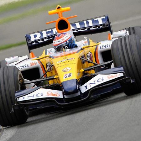 Absolue Renaissance Hotel Magny-Cours Bagian luar foto