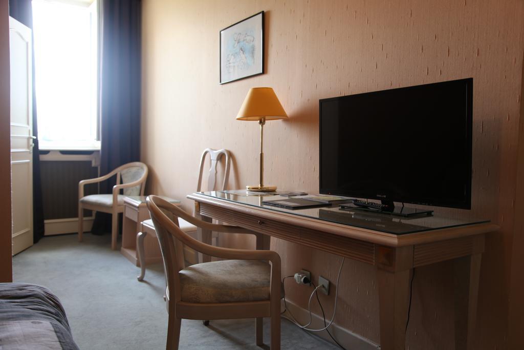 Absolue Renaissance Hotel Magny-Cours Bagian luar foto
